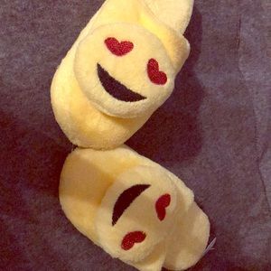 Emoji love slippers